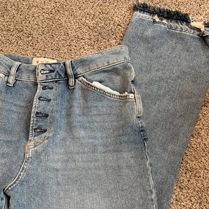 High-waisted jeans